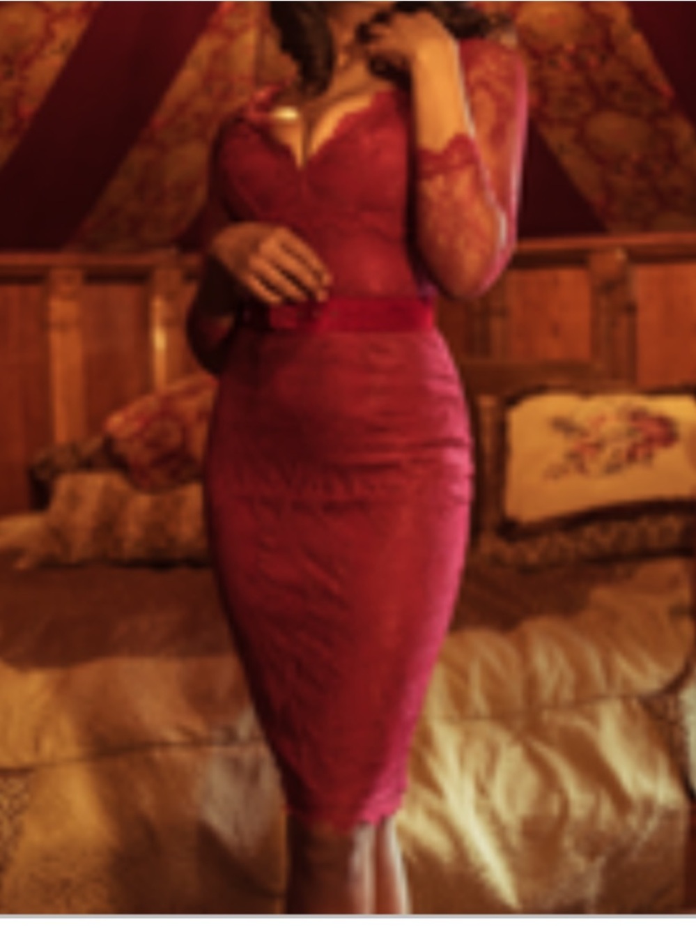 La Femme En Noir La Dentelle Dress Crimson Medium
